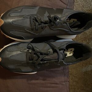 New Balance Women sneakers ( never worn)